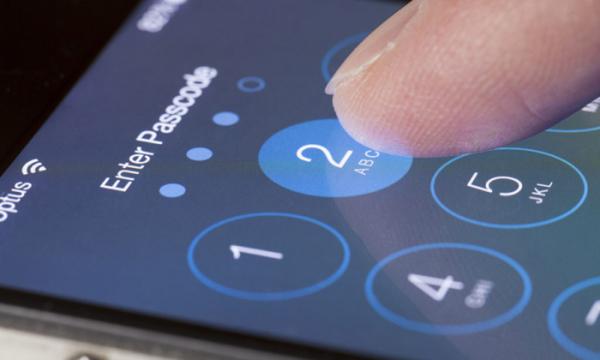 Apple производит и раздает взломанные iPhone
